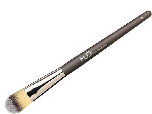 #940 Foundation Synthetic Brush